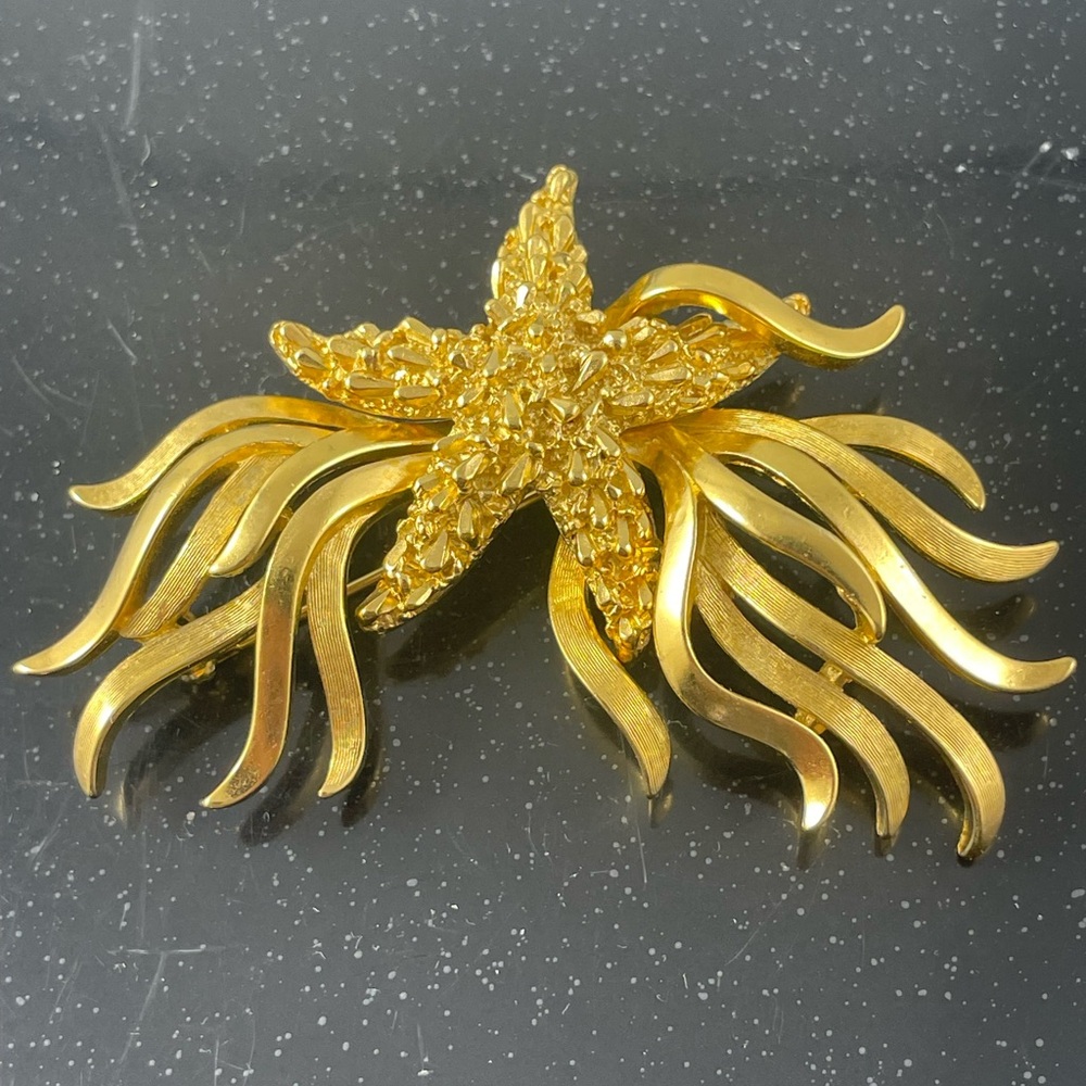 Radiant Gold Starfish Brooch